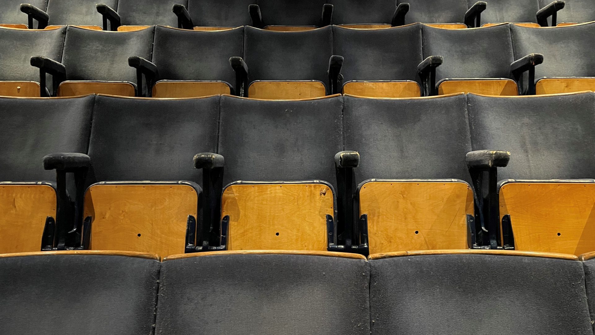 Name A Seat at Queen&#8217;s Theatre