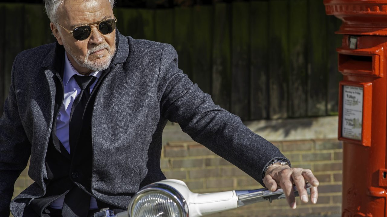 Paul Young &#8211; Behind The Lens